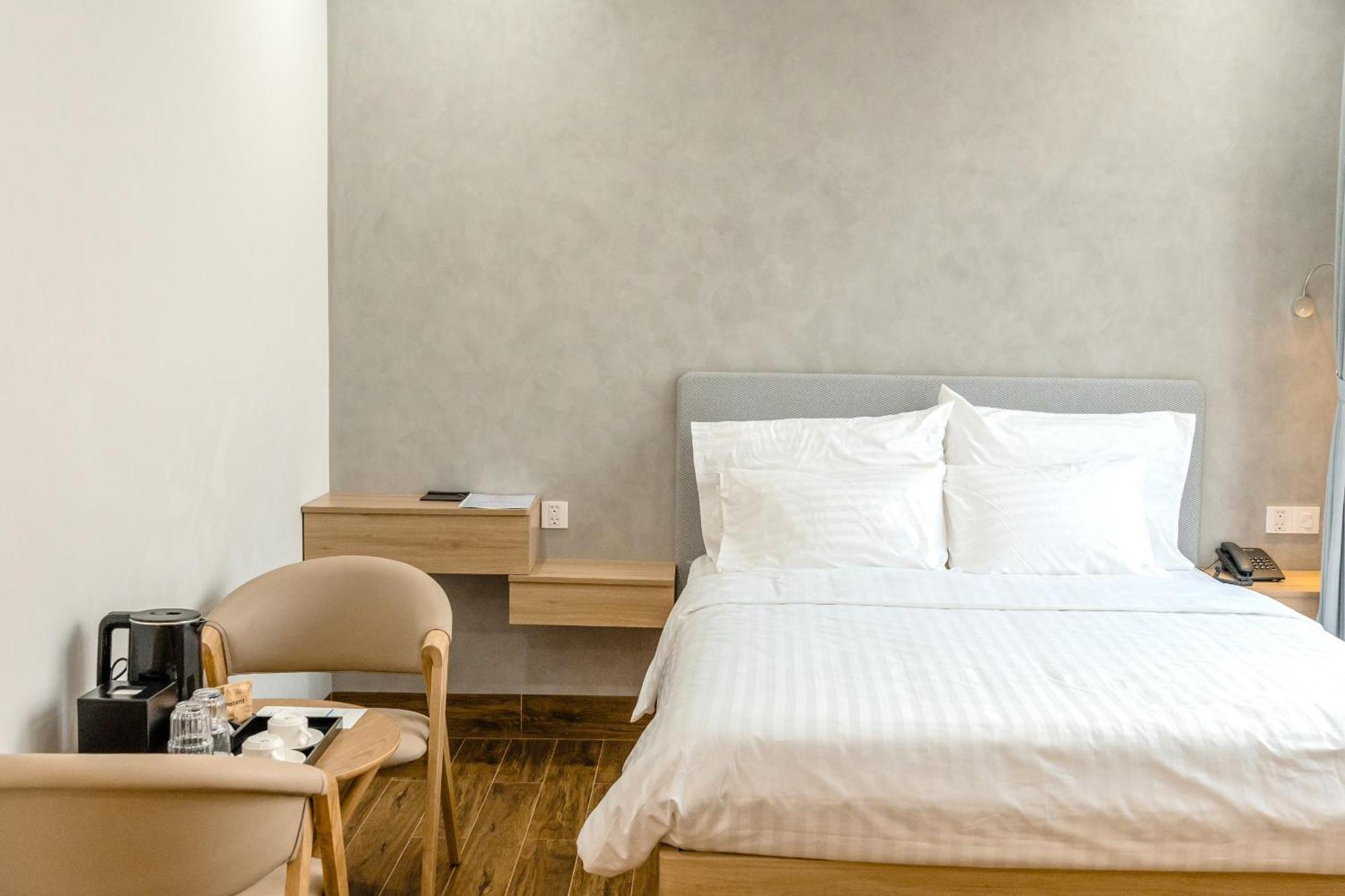 Diora Hotel Pleiku By Hos Buitenkant foto