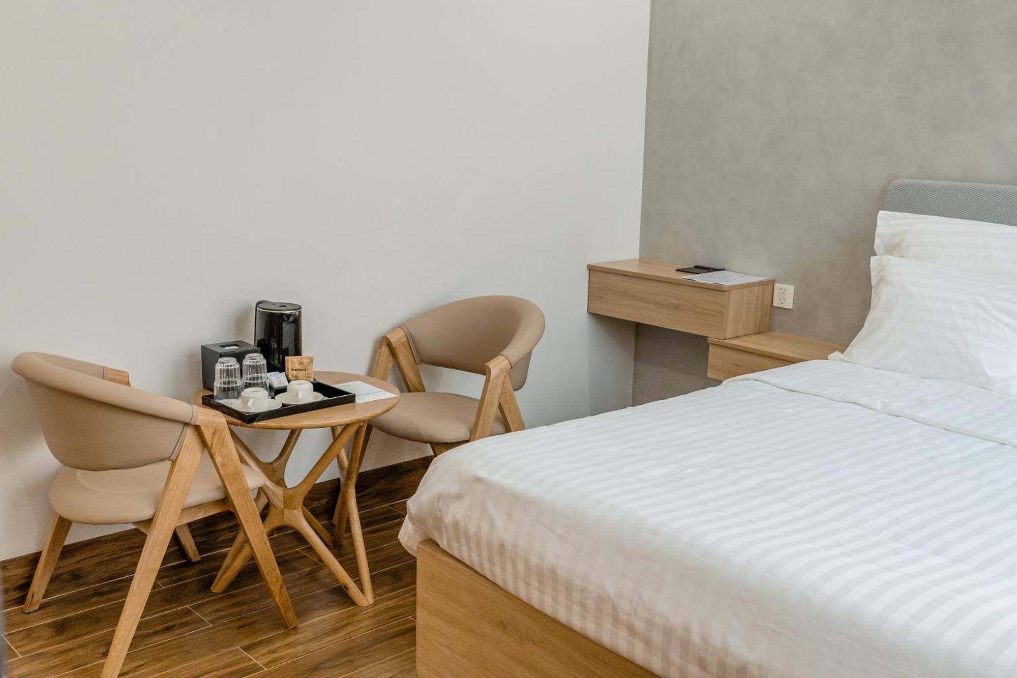 Diora Hotel Pleiku By Hos Buitenkant foto