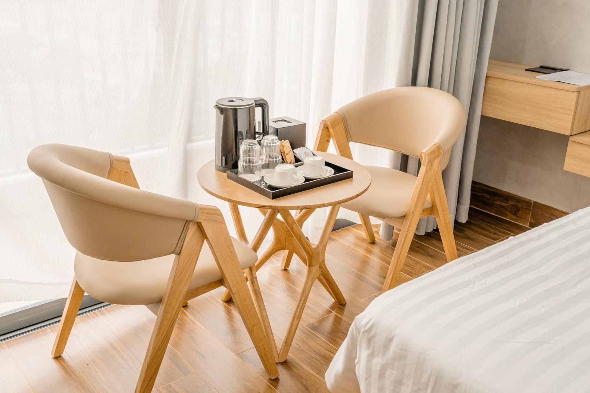 Diora Hotel Pleiku By Hos Buitenkant foto