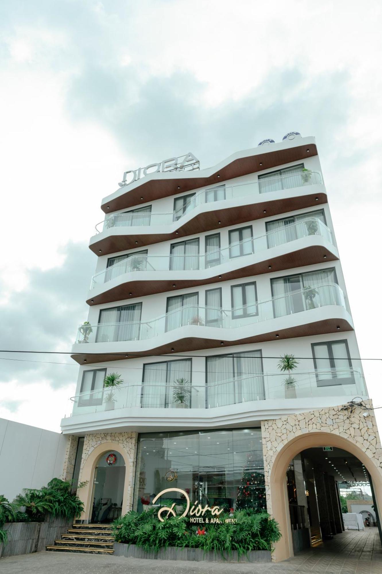 Diora Hotel Pleiku By Hos Buitenkant foto